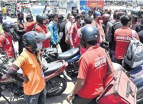 LPG crisis: Many gig workers engaged in food delivery are without enough runs to make these past two days.