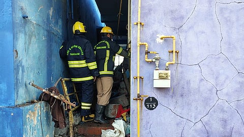 Upon receiving information, personnel from the Thazhambur police station and the Siruseri Fire and Rescue Services rushed to the spot and began rescue operations.