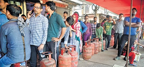 Maha LPG shortage, glitch in J&K, MP & Gujarat