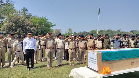 DIG, Champaran range, paying tributes to slain STF jawan.