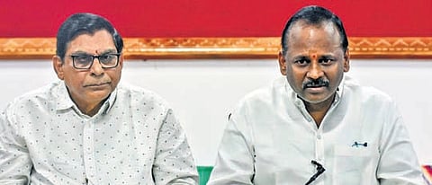 RSS leaders S Ramakrishna and B Vasu addressing the media.