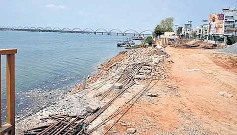 Godavari riverfront works in Rajamahendravaram 