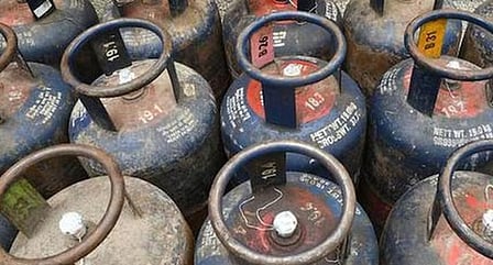 Centre offers additional 10 pc commercial LPG to states and UTs