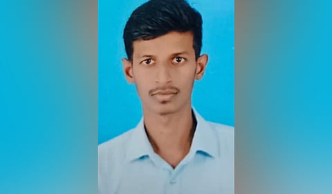  A 21 year old youth Venkatesh who was killed after a speeding bus knocked down his two wheeler near Ponneri in Thiruvallur district on Wednesday evening.
