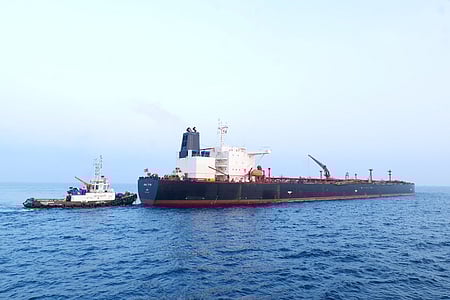 US extends waiver allowing sale of Russian oil already at sea amid energy pressure