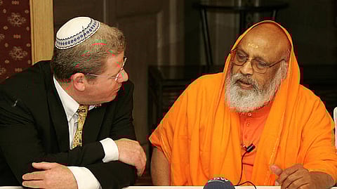 Swami Dayananda Saraswati with Director General, Chief Rabbinate of Israel Oded Wiener during the Hindu-Jewish Summit in New Delhi, 06 Feburary 2007