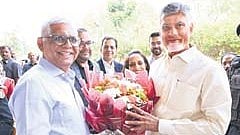 CM Chandrababu Naidu being welcomed at the Indian School of Business in Hyderabad.