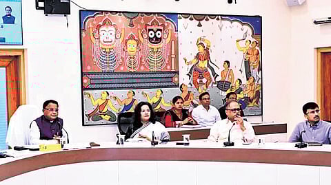 CM Mohan Majhi, PR&DW min Rabi Narayan Naik and others during signing of MoU with the Centre for extension of Jal Jeevan Mission 