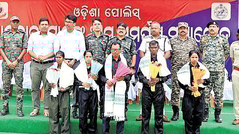 Senior Maoist leader Sukru and four other cadres after surrendering before Sanjeeb Panda and senior police officials at Phulbani in Kandhamal 