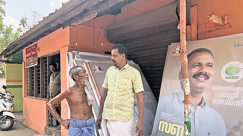 Wilson and Kannu Ashan engaging in election talks at Mudavannoor