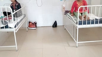 At the end of the programme, the students were served fried snacks, which included samosas and vadas.