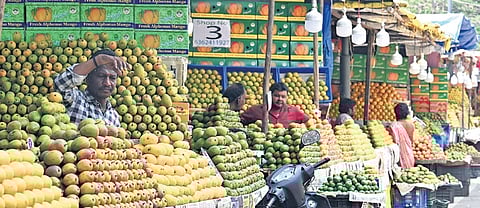 Mangoes from Andhra Pradesh and Tamil Nadu on sale at streetside stalls on Jayamahal Road in Bengaluru 