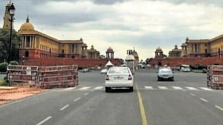 The minimum temperature is expected to be around 17–19 degrees Celsius on Sunday, with a slight dip thereafter.