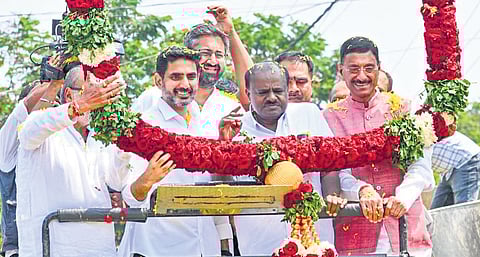 IT Minister Nara Lokesh, Union Ministers HD Kumara Swamy and Sanjay Seth at a rally in Sindhanuru of Karnataka on Saturday 