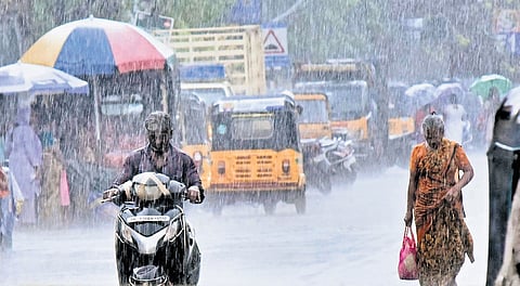 The showers on Monday have caught the city commuters 
off-guard 
