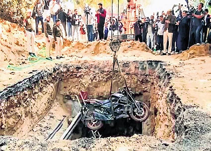 Delhi Police files chargesheet of 877 pages in Janakpuri crash