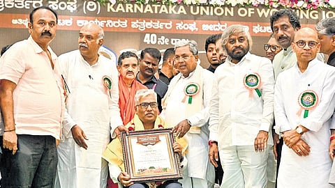 Chief Minister Siddaramaiah presents the Bhimanna Khandre Memorial Award to TNIE Assistant Resident Editor Ramu Patil at the 40th State Journalists’ Conference in Bidar on Saturday 