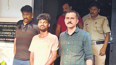 Vineesh being brought to Kozhikode Commissioner Office | Vincent Pulickal 