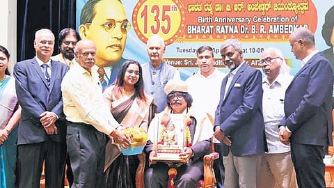 The event was attended by several dignitaries, including trustees BN Umesh and S Shivamallu and principal Mahalinga V Mandi.