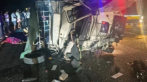 The mishap occurred near Chilakaladona in Mantralayam mandal when a Bolero carrying devotees to the Raghavendra Swamy temple collided with a tanker.