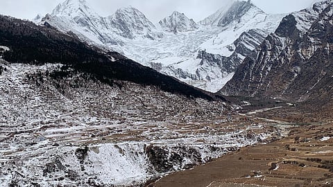 The snowline, which earlier saw snowfall at around 2,000 metres, has shifted to approximately 2,500 metres. 