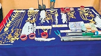 The gold and silver ornaments, and cash recovered from the accused.