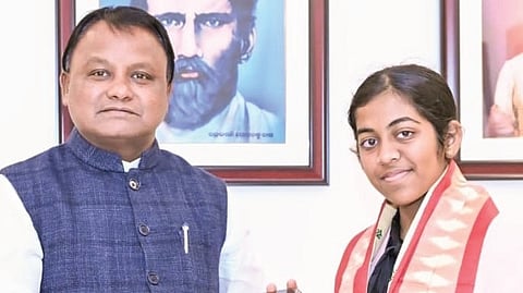 Chief Minister Mohan Majhi congratulating Teena Rath.