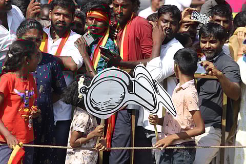  With the election campaign at its peak among major political parties in Coimbatore, parents and political parties are engaging children in campaigning, violating the Election Commissions standing orders. Child rights activists say officers have a responsibility to prevent this, alleging that officials merely overlook the issue instead of taking action.