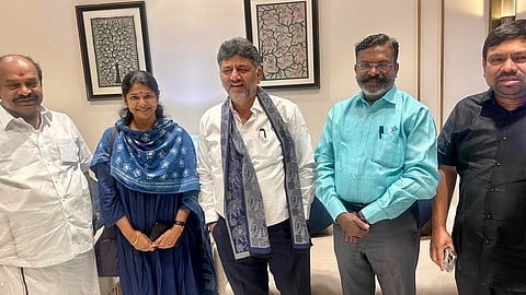 Deputy CM DK Shivakumar, MPs Kanimozhi and S Jagathrakshakan and Thol. Thirumavalavan at Delhi airport on Friday.