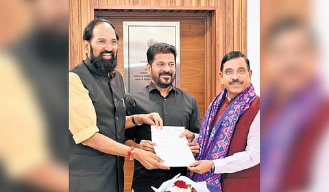 Chief Minister A Revanth Reddy and Irrigation Minister N Uttam Kumar Reddy meet Union Minister Pralhad Joshi.