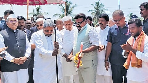Chief Minister Siddaramaiah initiates development works in Ranebennur town, Haveri district, on Sunday  | Express