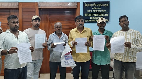 The group of food vendors submitted a memorandum to the mayor Subash Singh and commissioner of Cuttack Municipal Corporation (CMC) Kirandeep Kaur Sahota.