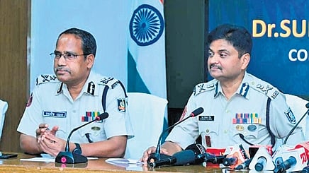 The police commissioner briefing the media on arrest of Jamtara gang members