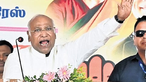 Mallikarjun Kharge speaking at a meeting in Thiruvanmiyur.