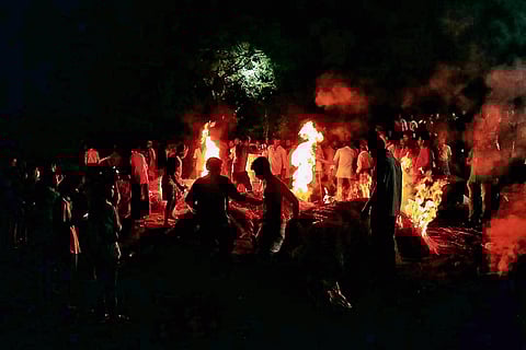 Mass cremation of Kallakurichi hooch tragedy victims at Karunapuram, in Kallakurichi.