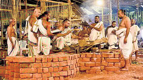Pandits from Mattur village in Karnataka performing yaga at the Athirathram yagashala at Kakkodi Veda Mahamandiram 