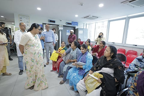 During the visit, several elderly patients told her that they had been standing in queues since 8 am without being attended to. 