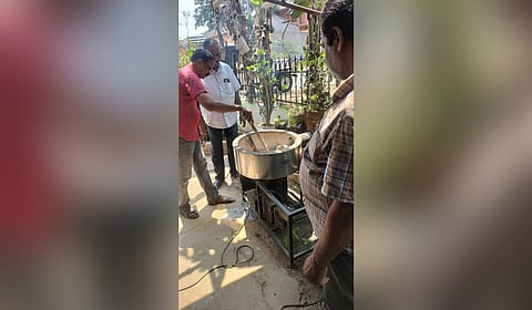 The efficacy of Rocket Chullha being demonstrated before people in Jagatsinghpur