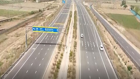 The six-lane Ganga Expressway 