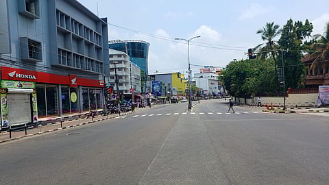 The hartal disrupted normal life in parts of Kerala with some shops being closed and protesters blocking roads. View from MG Road, Thiruvananthapuram. 