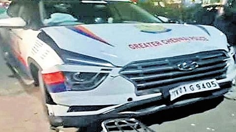 The police said the patrol vehicle had the key in its ignition switch, and the suspect stole the vehicle and rammed into a car waiting at a signal.