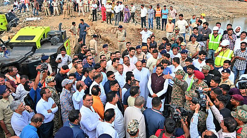  Madhya Pradesh Chief Minister Mohan Yadav visits the site as rescue operation is underway after the Bargi Dam tragedy, in Jabalpur district, Friday, May 1, 2026.