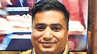 Conman Abhishek Agarwal.