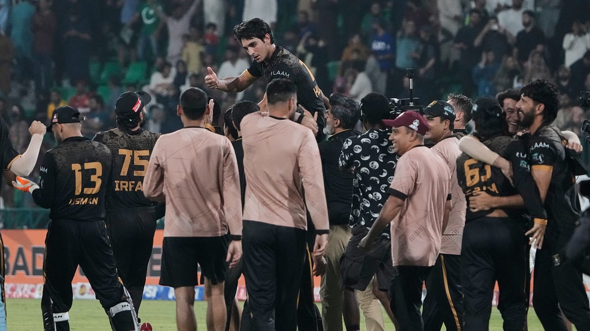 Hunain Shah bowls sensational 3-run last over to lift PSL debutant Hyd