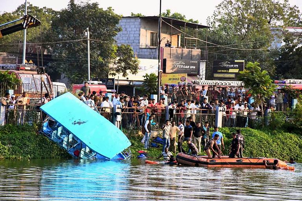 Gujarat boat tragedy: HC orders inquiry against former Vadodara civic chief over contract process