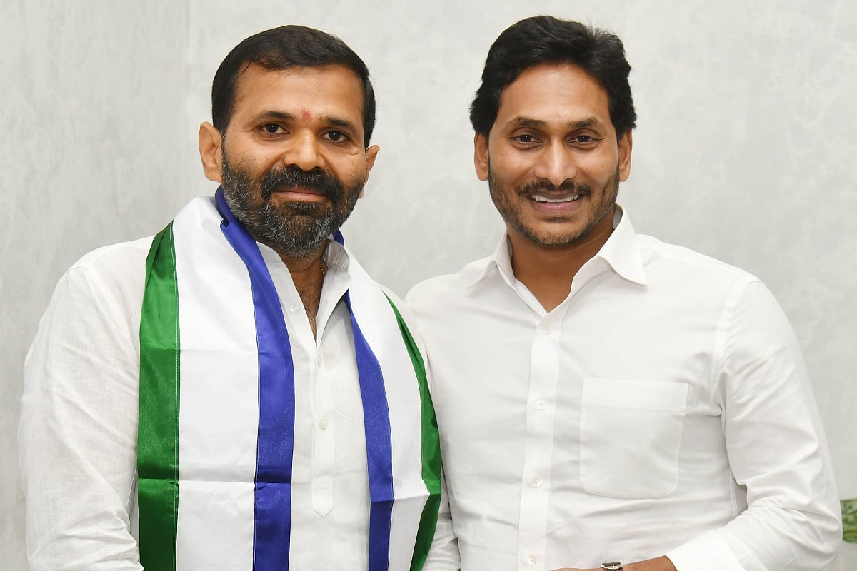Allagadda BJP incharge joins YSRC in Jagan’s presence