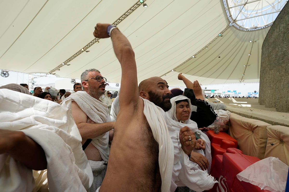 Hajj pilgrims 'stone the devil' as Muslims mark Eid al-Adha