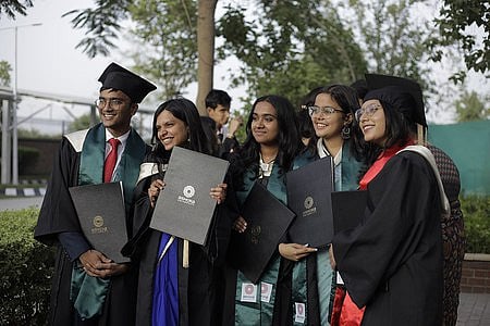 green emerald velvet dress Graduation Gown Bachelor Gown with Cap and Tussle GGS-05  lordsindia