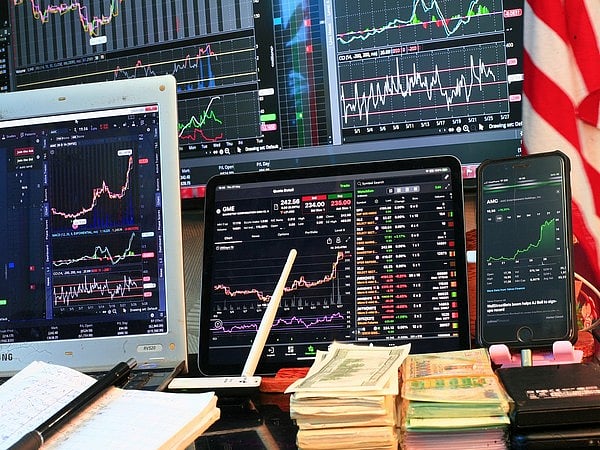 Markets at noon: Caution and profit-taking keep indices in check