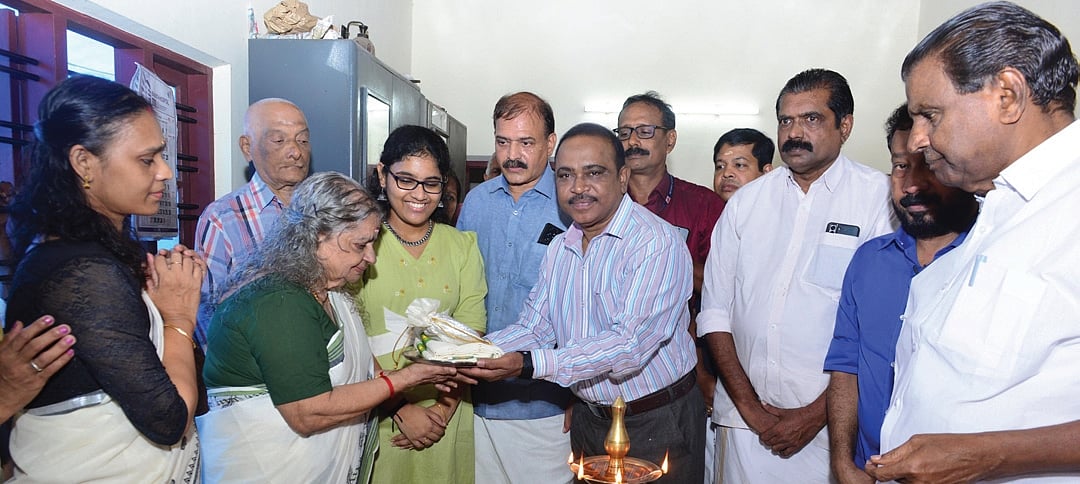 Uthrada Kizhi presented to Vayaskara royal family in Kerala